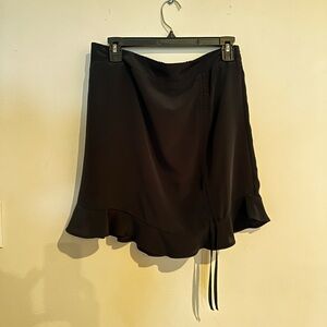 3/$30 ✨ Black Ruffle Hem Skirt